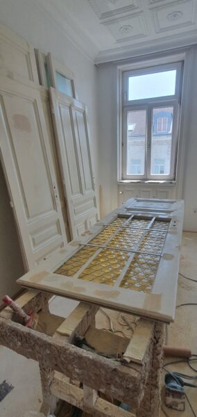 Alte Türen und Holzfenster streichen in Wien