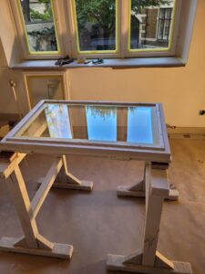 Alte Türen und Holzfenster streichen in Wien