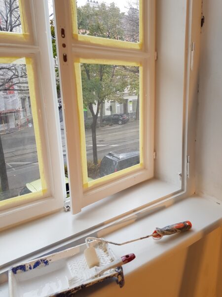Alte Türen und Holzfenster streichen in Wien