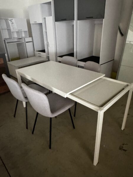 Esstisch mit vier Sesseln in Wien – 350 €