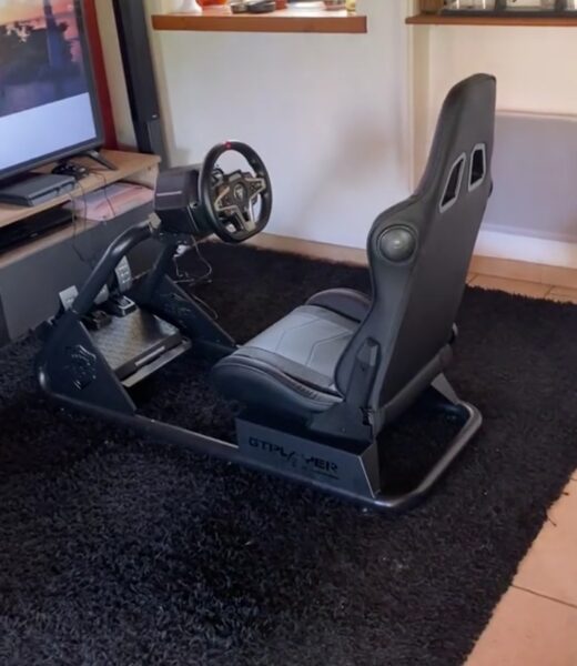 Racing simulator Cockpit—GTPlayer