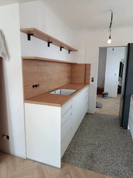 Danküchen Brigittenau / Tischlerei Mess – Küchenplanung, Küchenmontage und Tisch